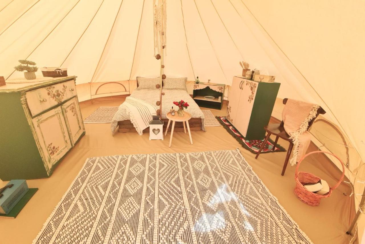 The Hunters Glamping Hotel Ciudanovita Exterior photo