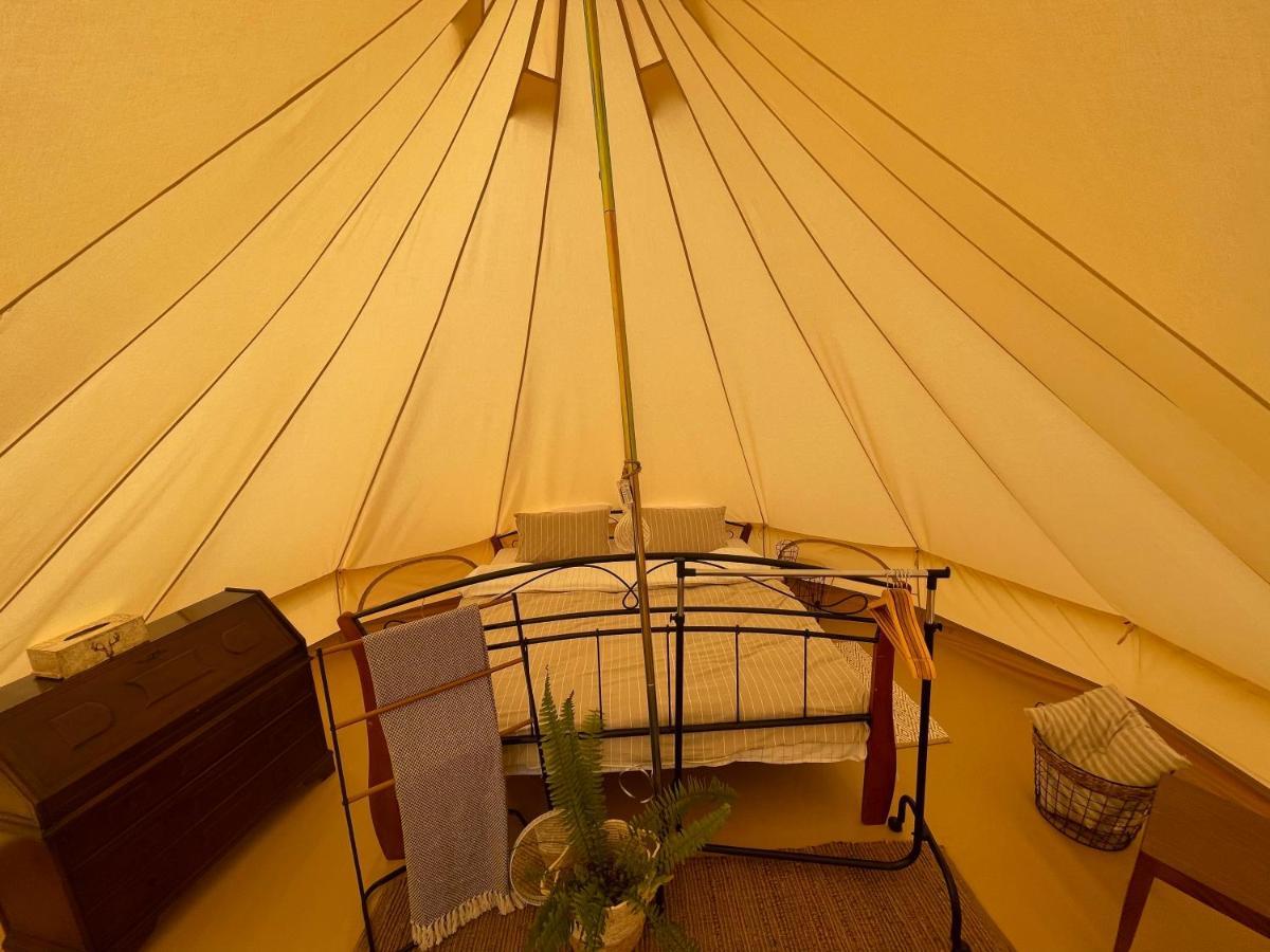 The Hunters Glamping Hotel Ciudanovita Exterior photo
